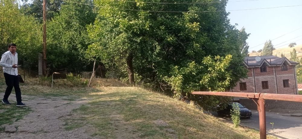 Yer bor sotiladi kadastri bor.