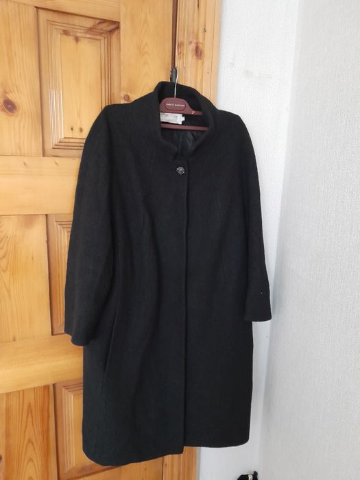 Продам качественное пальто вена- осень