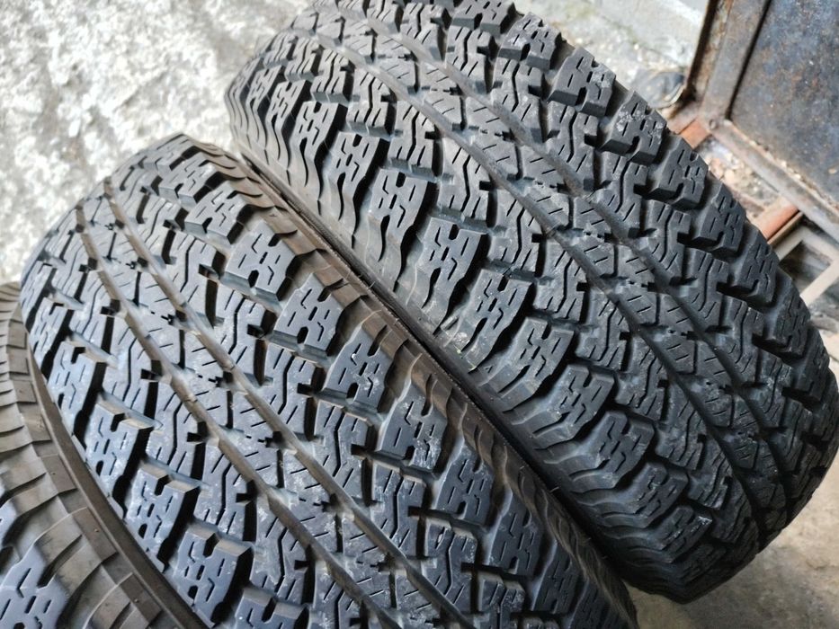 4бр.всесезонни гуми BRIDGESTONE 225 75 15C DOT16 цена за брой