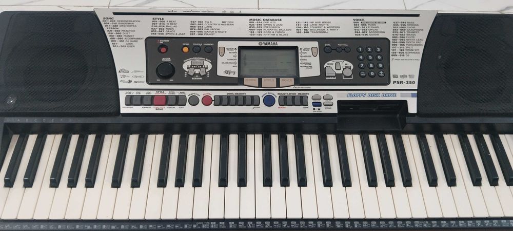 Продам Синтезатор Yamaha PSR-350