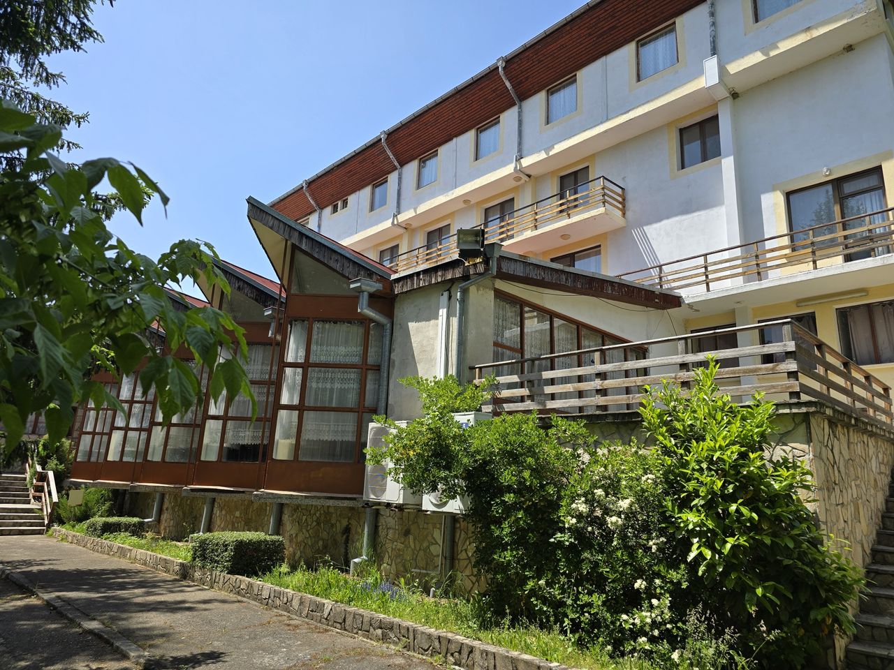 Продава се Хотел в с. Горно Изворово, Област Стара Загора - 3264 кв.м за 310 €/кв.м - Снимка #3