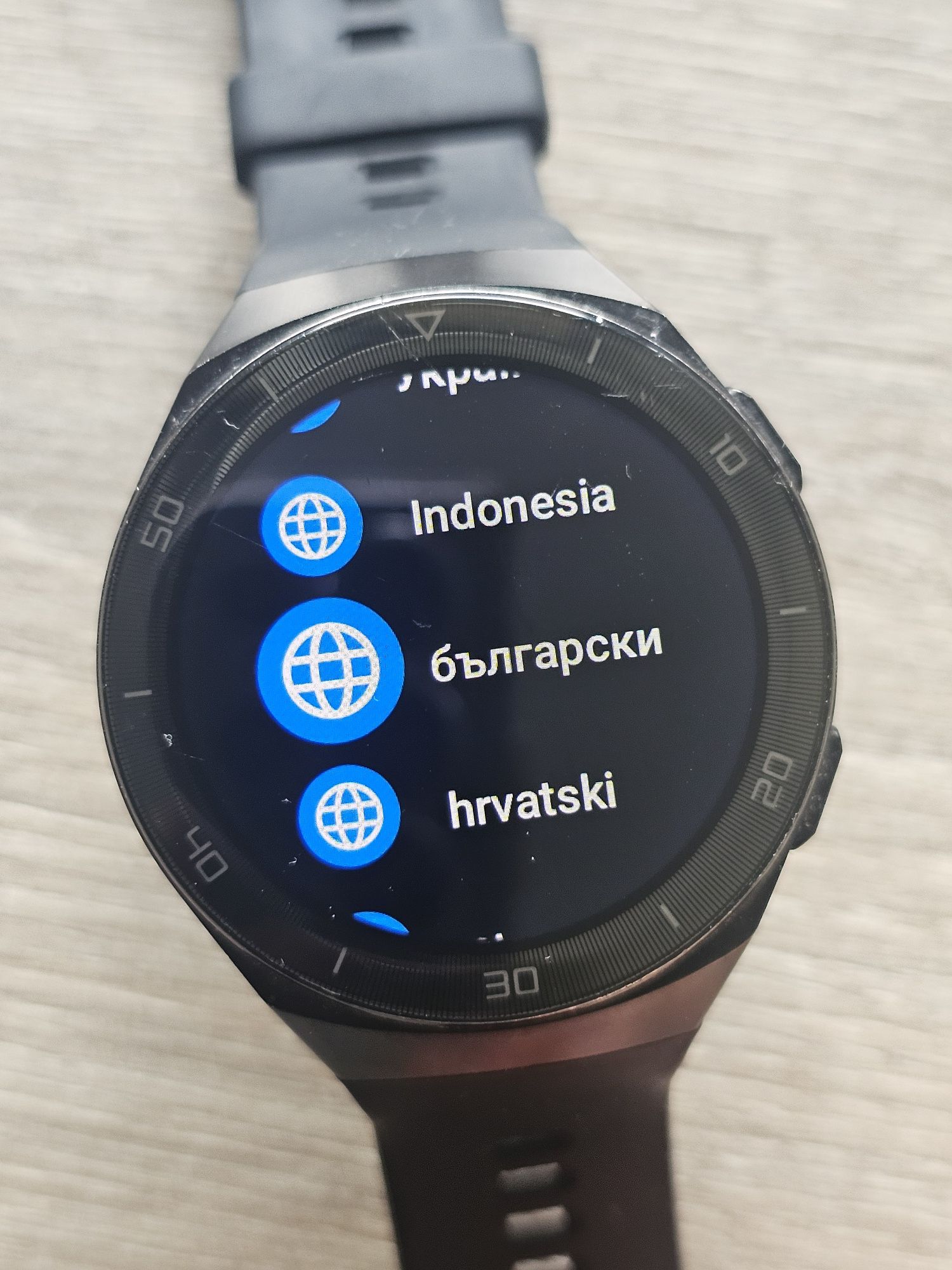 Смартчасовник Huawei GT2e с 2 каишки и 2 зарядни