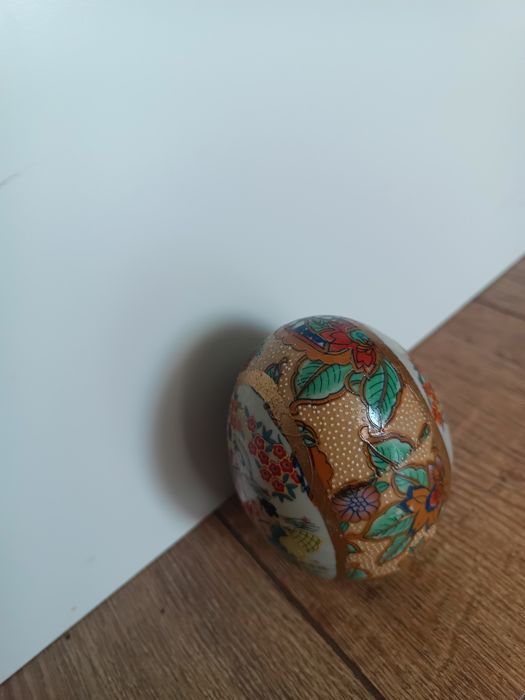 Ou portelan chinezesc bibelou