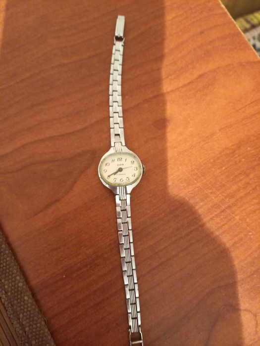 Продам часы женские наручные советские