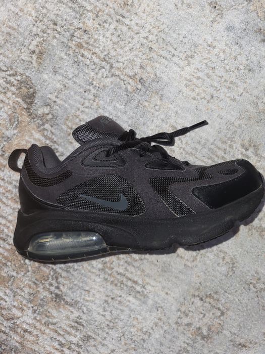 Vind adidași Nike air max 200 ca noi  1 ,2 purtați număr 36 universali
