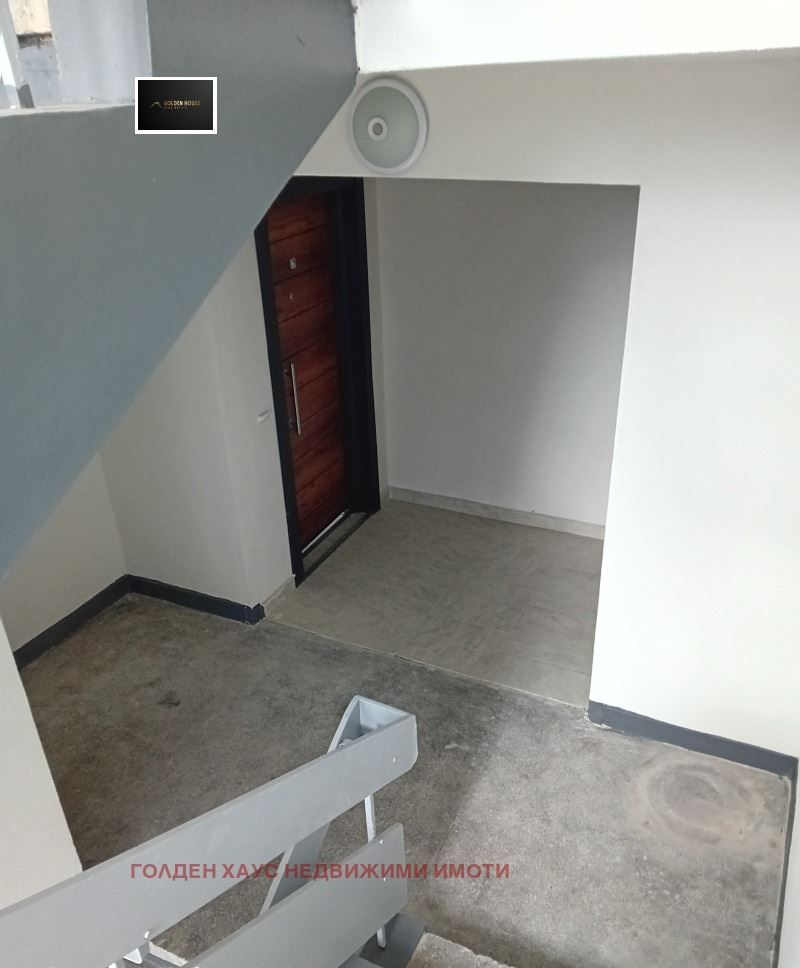 Продава се Двустаен апартамент в Перник, Изток - 61 кв.м за 820 €/кв.м - Снимка #2
