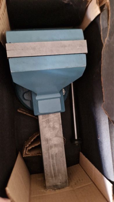 Тиски слесарные ТСС-140