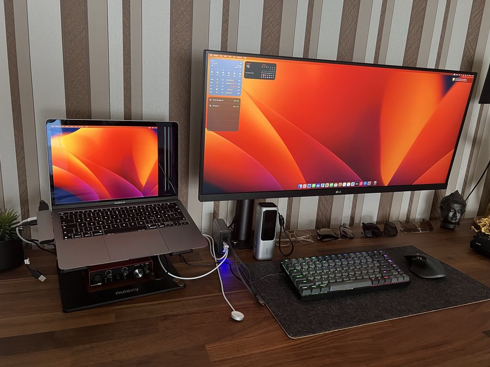 MacBook Air M1 2020 – 8GB RAM / 256GB SSD – със счупен дисплей