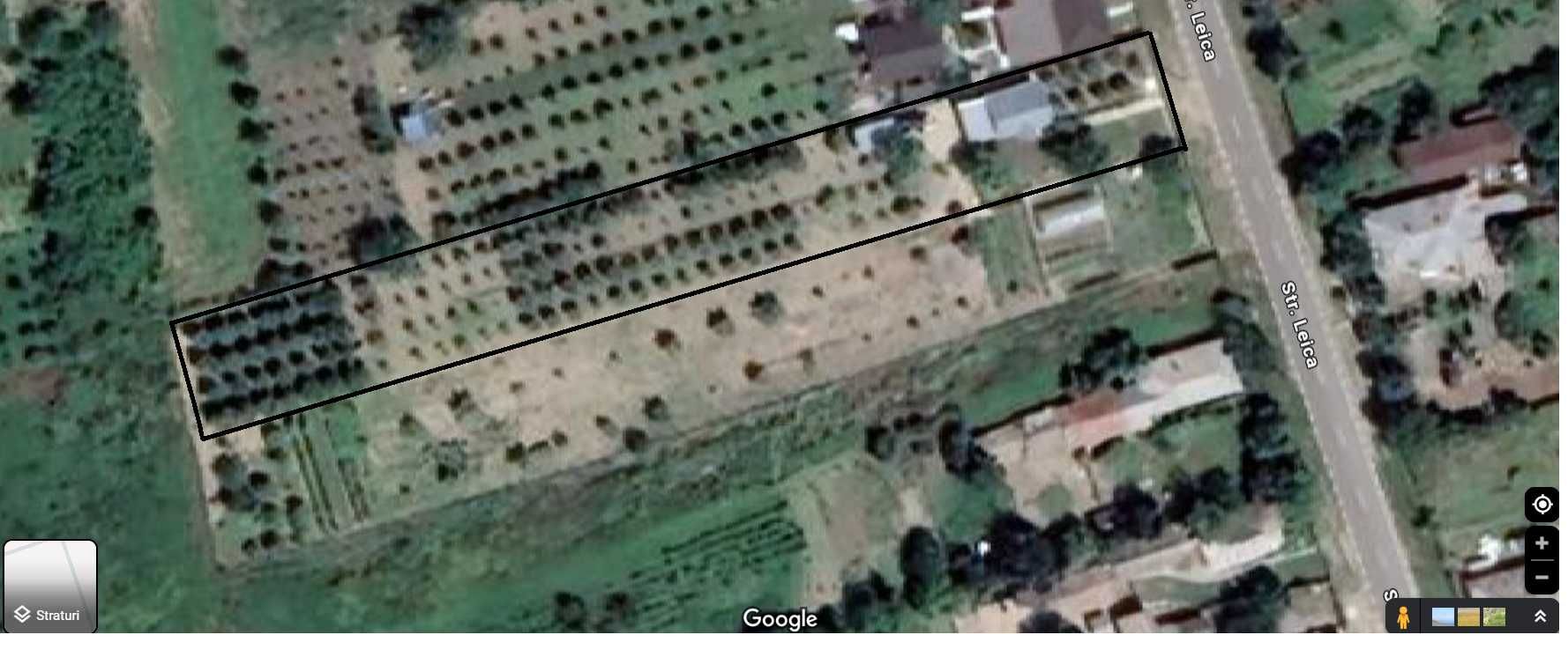 Casă cu livadă de vânzare