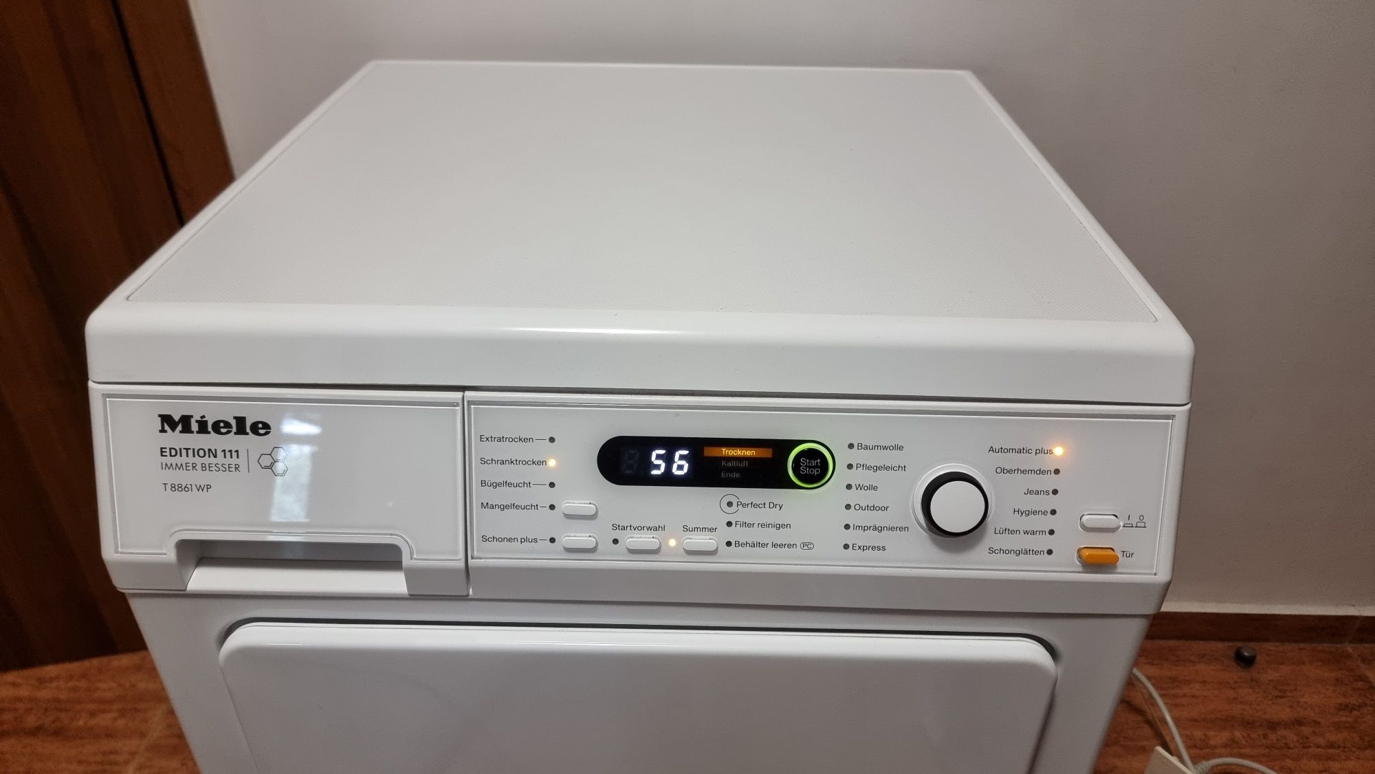 Сушилня с термопомпа Miele T8861 WP