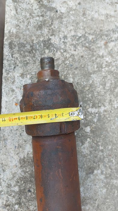 Vând cilindri hidraulici