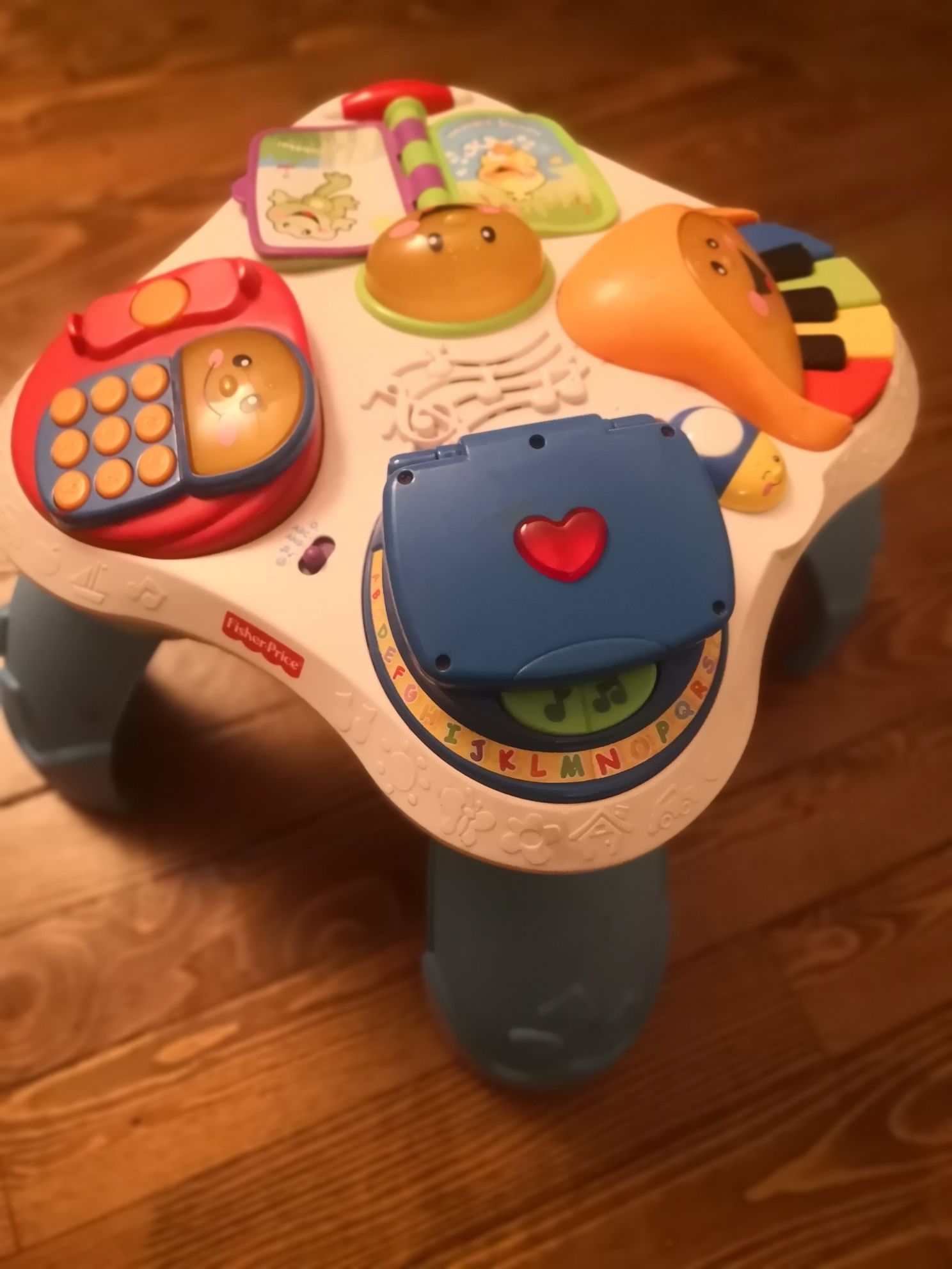 Măsuță interactivă pentru bebeluși