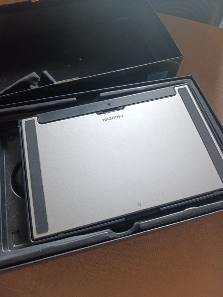Почти новый графический планшет Huion camvas 12