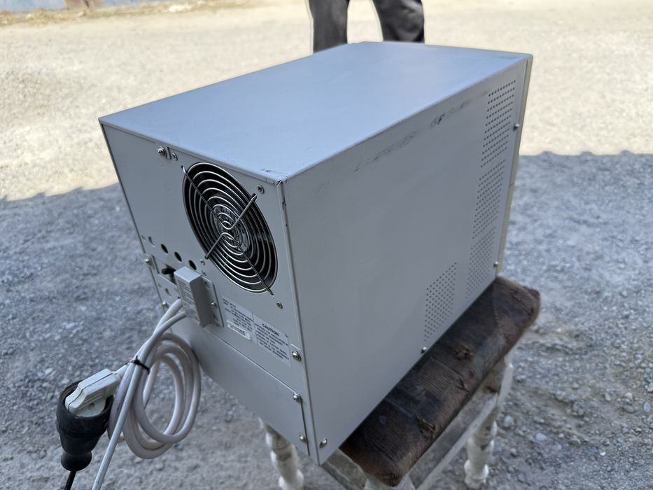 * Релейный стабилизатор напряжения POWERCOM AR-7.5K-LCD