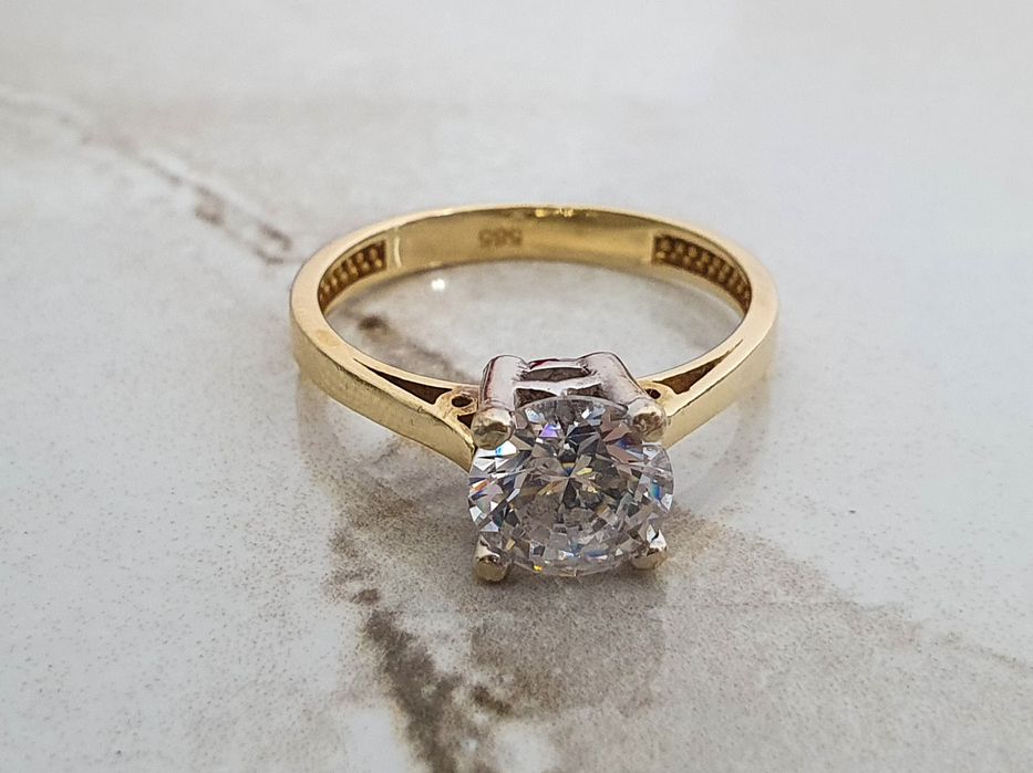 Inel de logodnă din aur de 14K cu zirconiu mărimea 56, gramaj 3,18 g