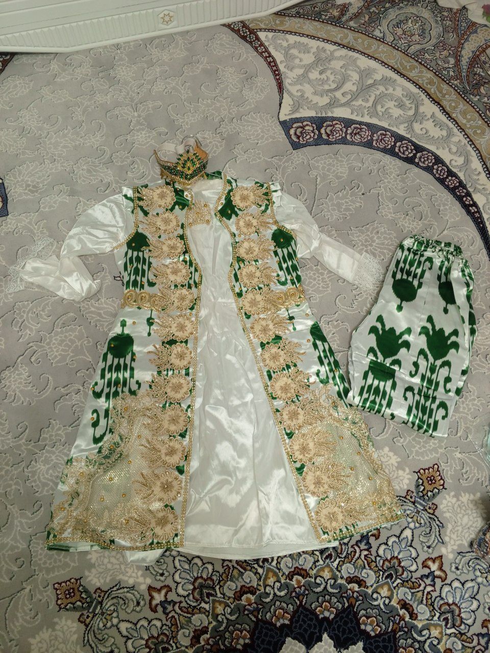 Ayollar uchun kiyim