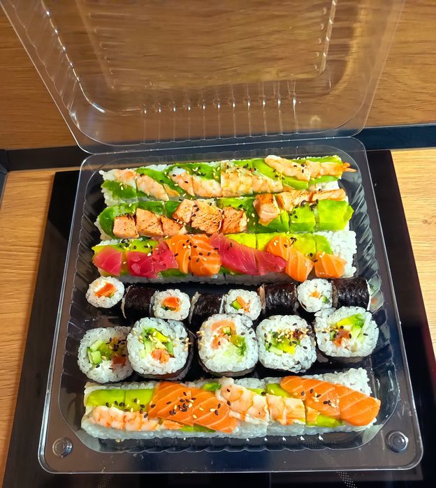 Суши кетъринг за фирмени събития и партита – свежест, стил и вкус!