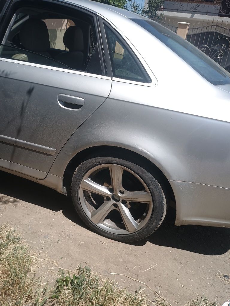 Vând său schimb audi A4 b7