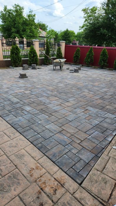 Vand pavaj borduri Simetrica la cele mai mici preturi ofer și montaj!