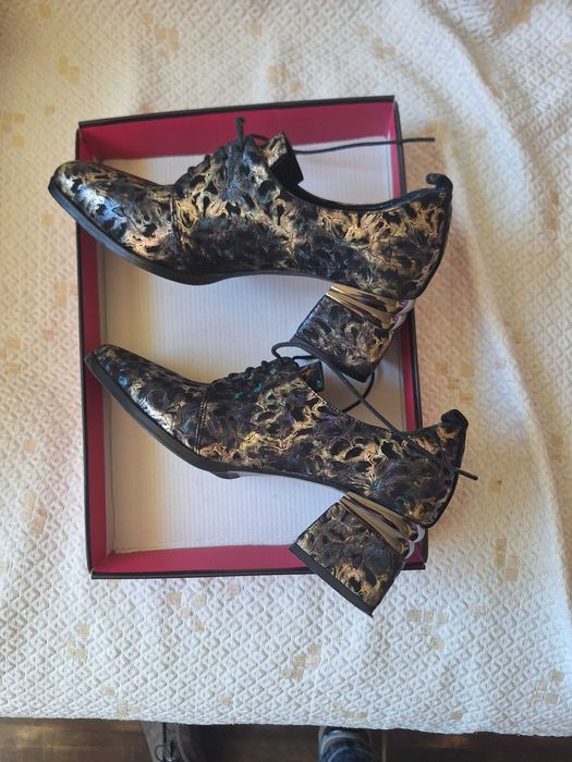 удивителни дамски обувки от естествена кожа