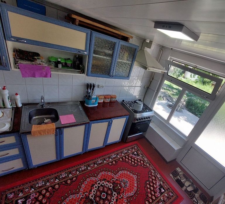 М.Улугбек тумани Мевазор маҳалласида 9 сотих 6 хонали  уй сотилади.