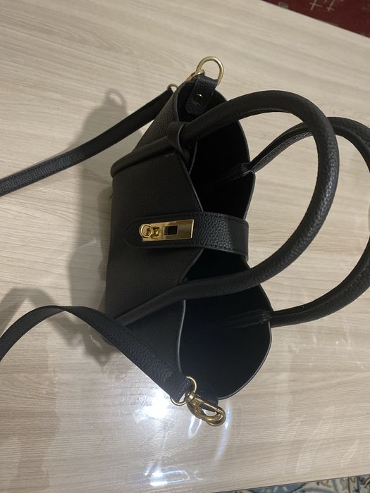 Продам женскую сумочку,размер 28:17:10,небольшая , без замочка.