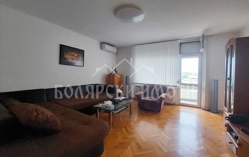 Продава се Четиристаен апартамент в Горна Оряховица - 110 кв.м за 1000 €/кв.м - Снимка #2