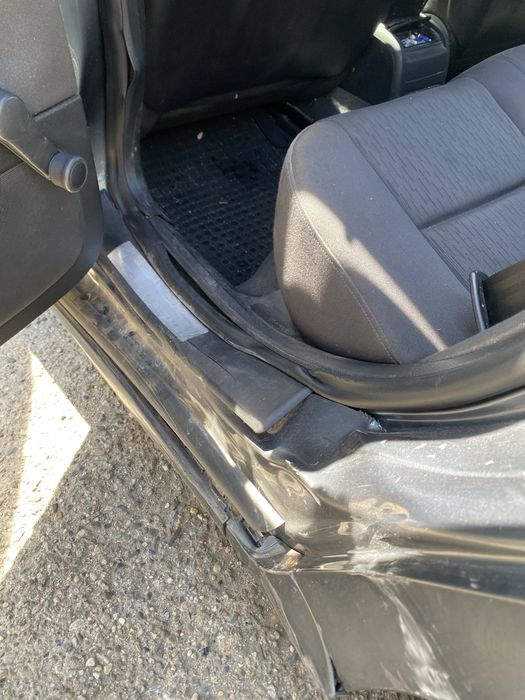 Vand a4 b7 pentru dezmembrari. Masina functioneaza