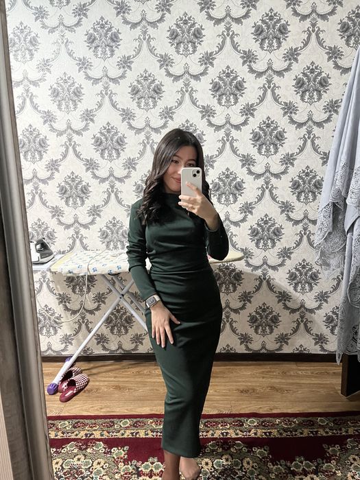 Платье бренда ZARA