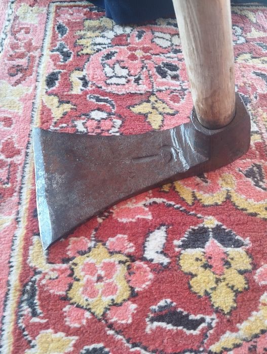 Пойтеша сотилади.