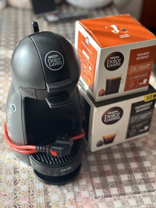 Expresor Dolce Gusto cu capsule