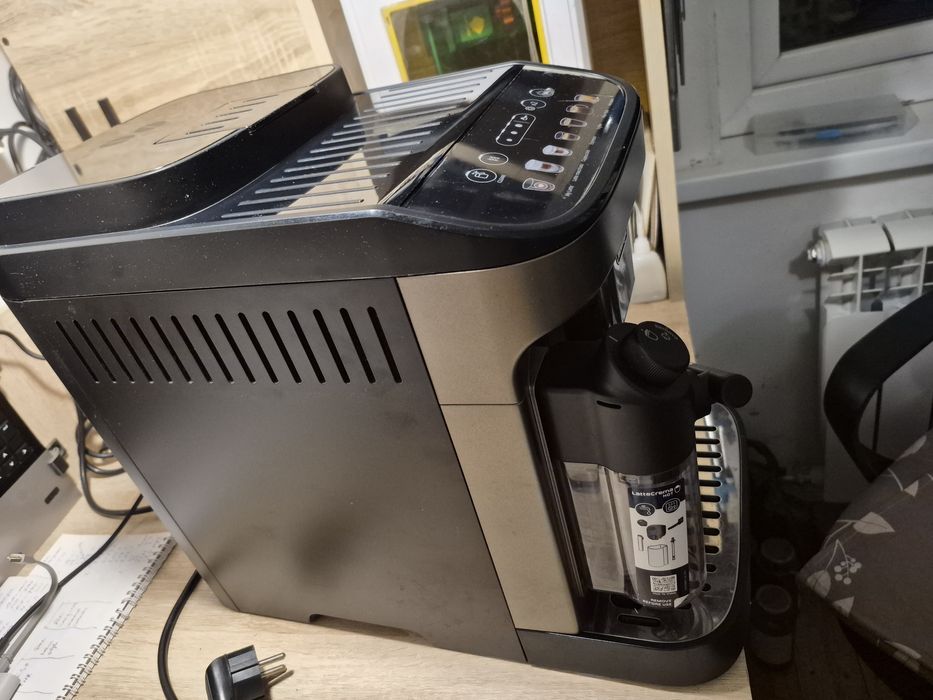 Кофемашина delonghi magnifica evo