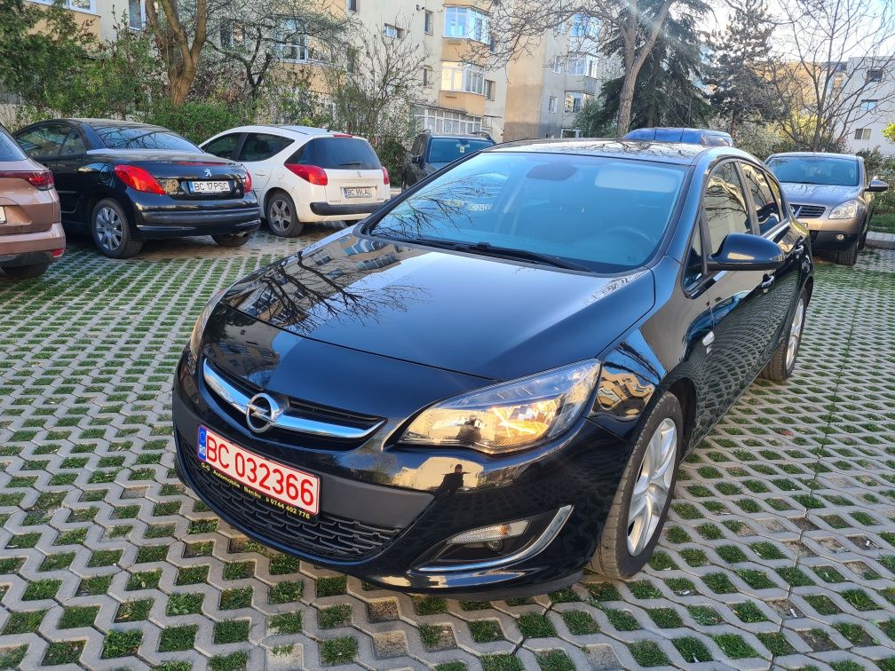 Vand Opel Astra J 1.7 diesel 110 cp an 2013 euro 5 cu 155600 km reali