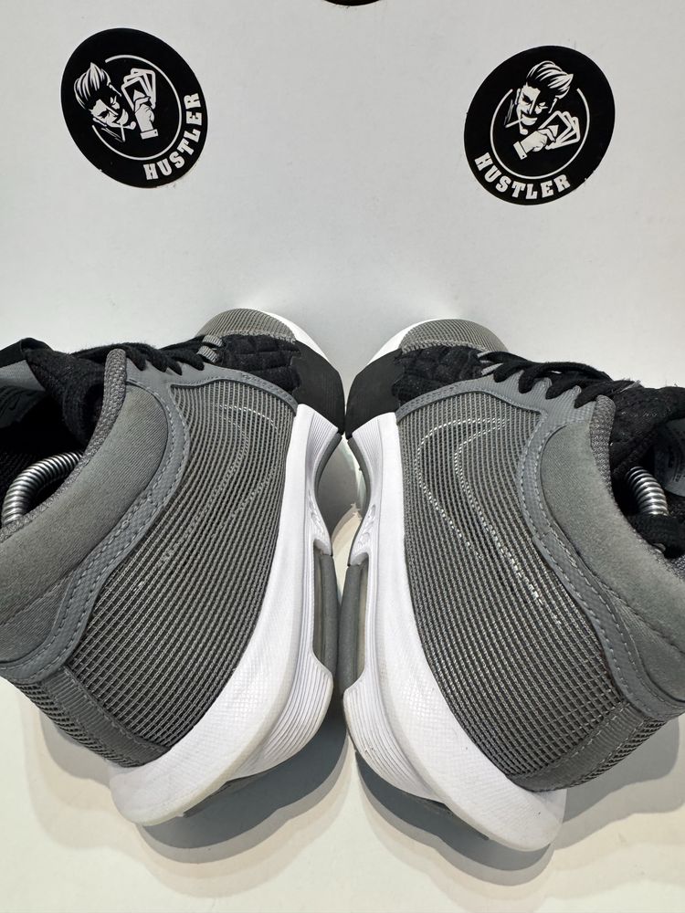 Маратонки NIKE LEBRON .Номер 41