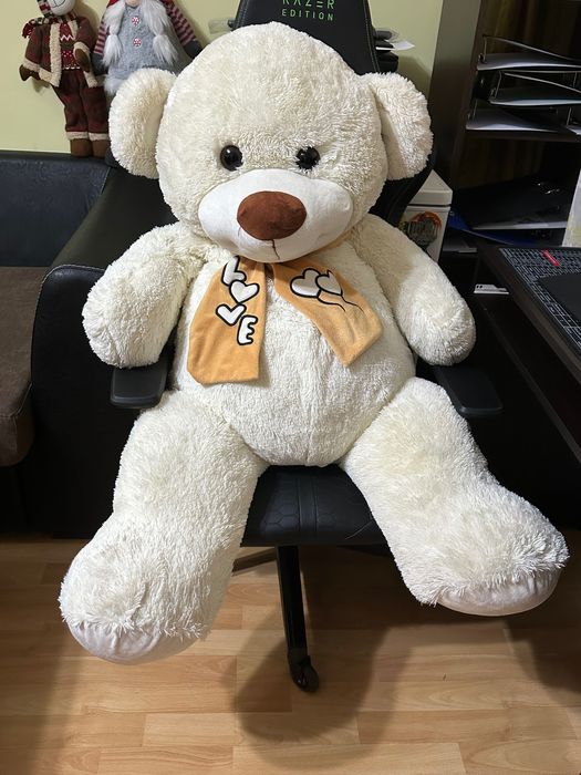 Голяма плюшена мечка