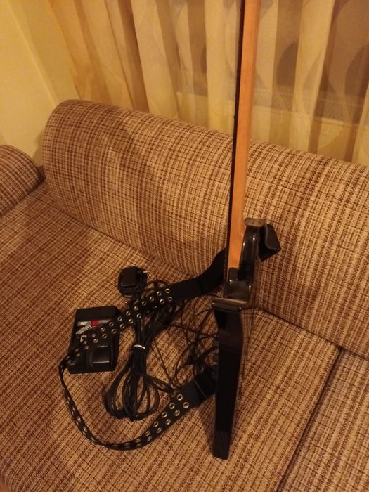 Vând chitară electrică AXN, model deosebit.