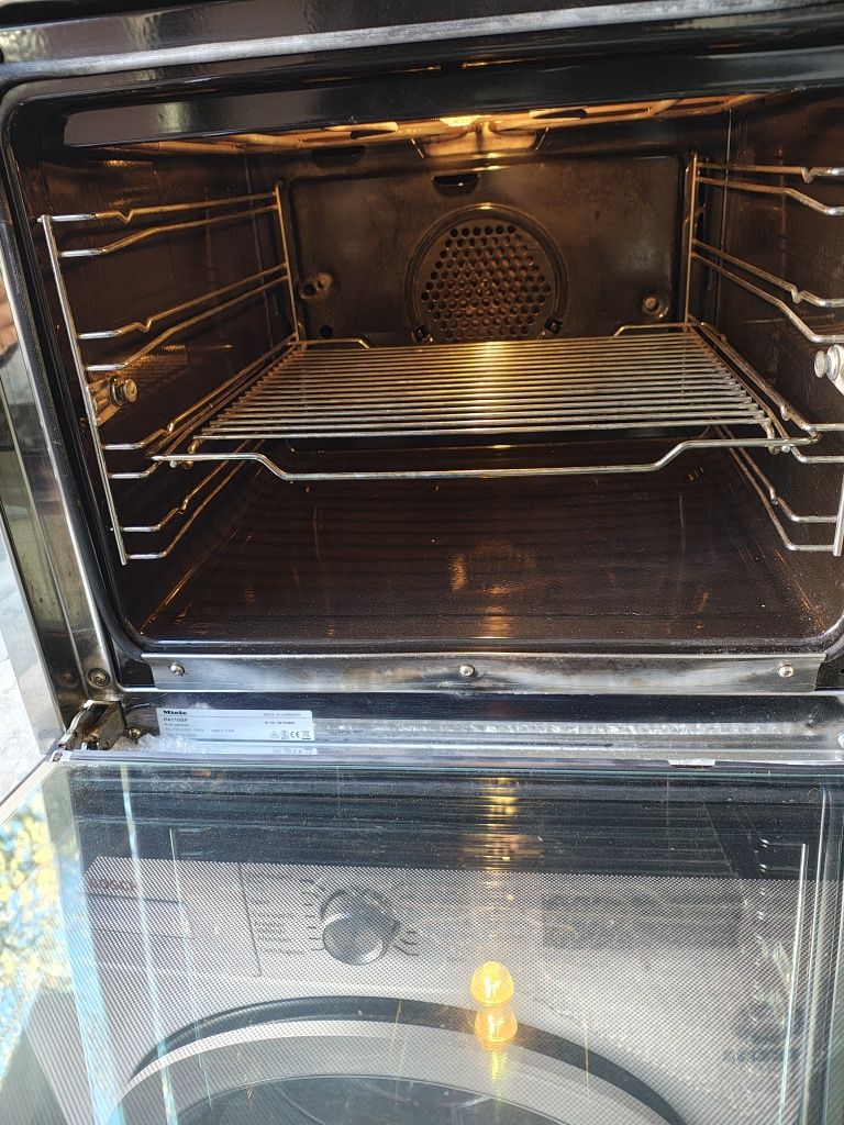 Фурна u плот за вграждане MIELE