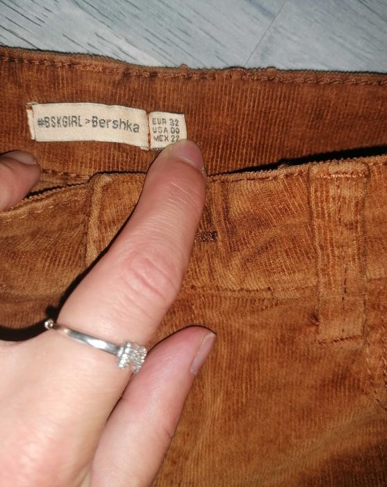 Pantaloni Bershka raiat xxs