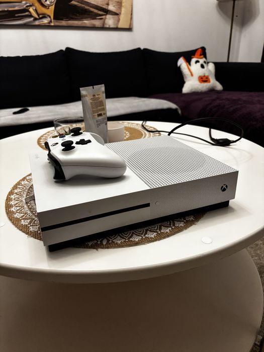 Vand xbox one s cu 1 controler