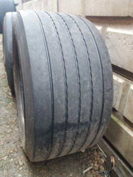 Anvelope   435 50 R19.5 camion și 445 45 19.5