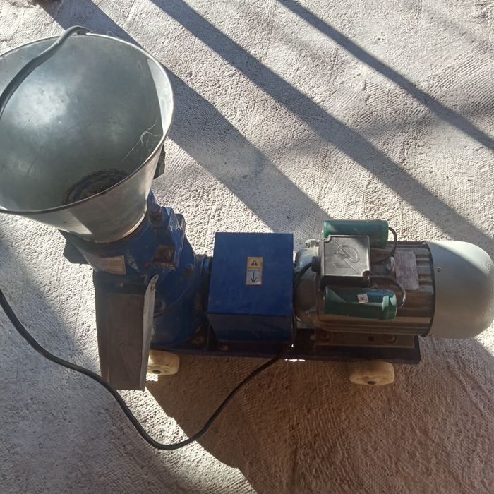 Vând mașină de făcut peleți (granulator)