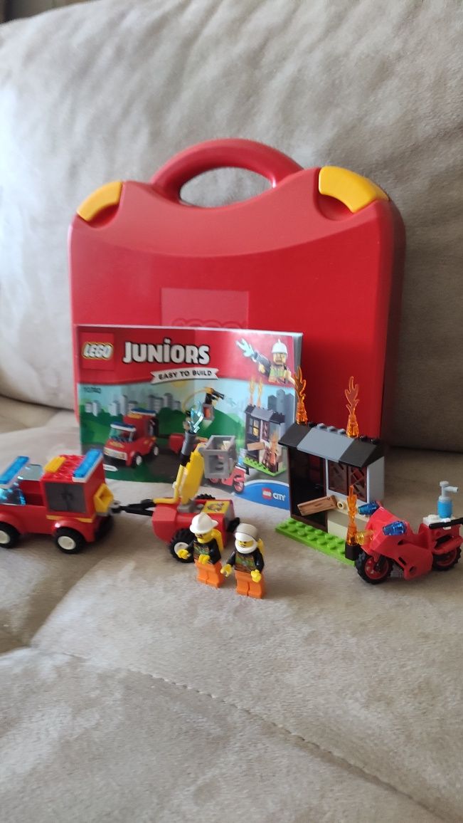 LEGO® Juniors Пожарникарски куфар 10740
