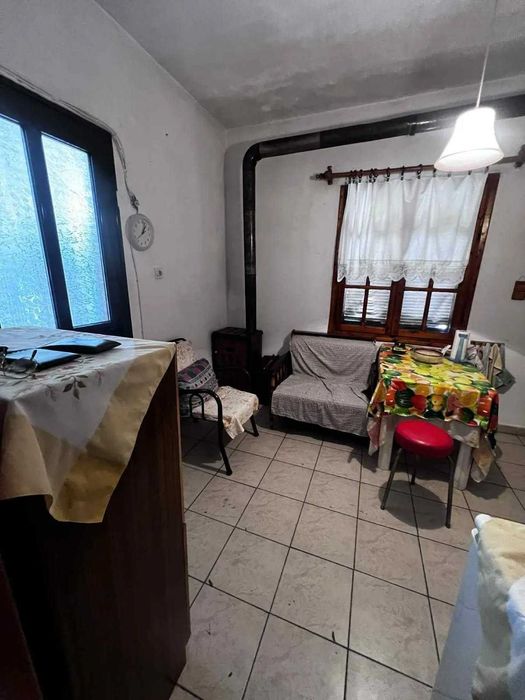 Къща с голям двор и възможност за строеж - Аспровалта