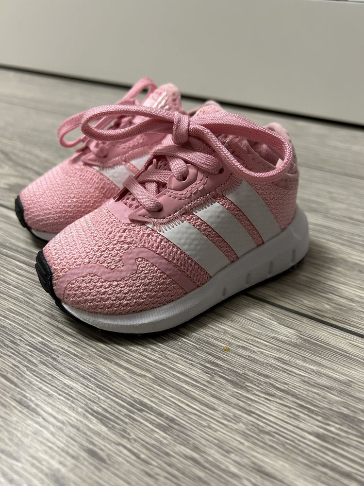 Adidas Swift Run