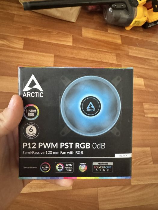 Кулер Arctic p12 rgb pwm pst