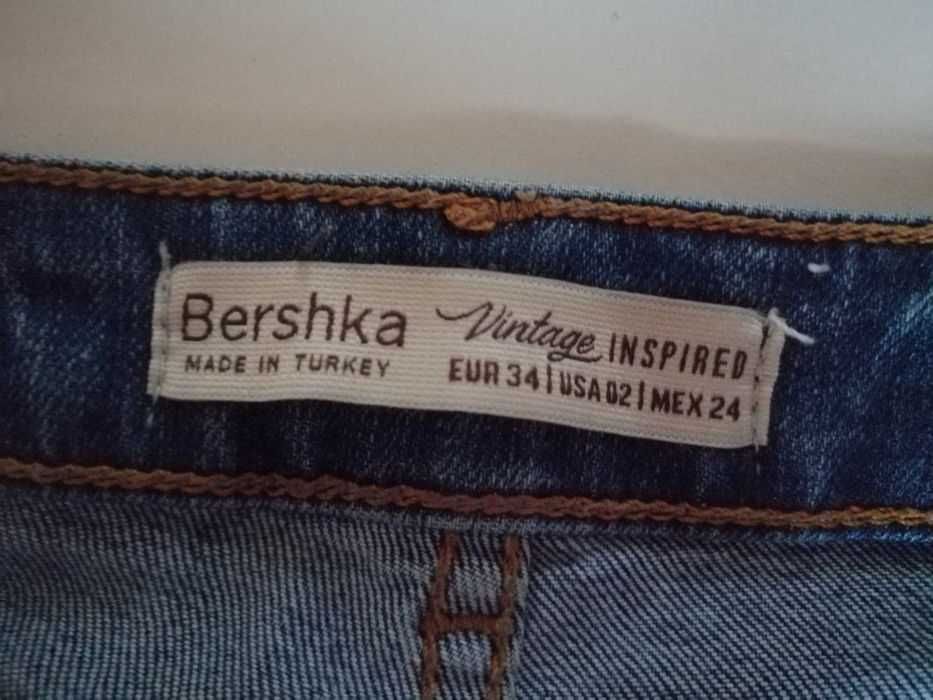 Дамски дънки-Bershka, номер EUR 34. Цена 25 лв.