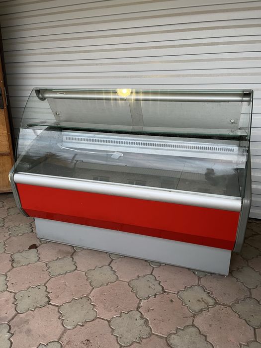 Продам витринный холодильник бу