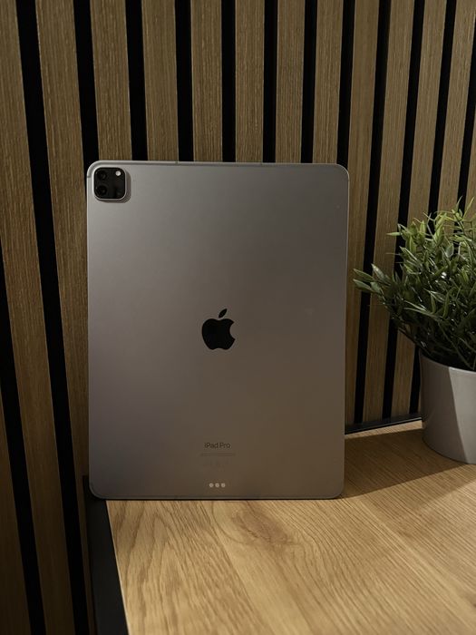 IPad Pro (12.9-inch) (6th generation) dark grey