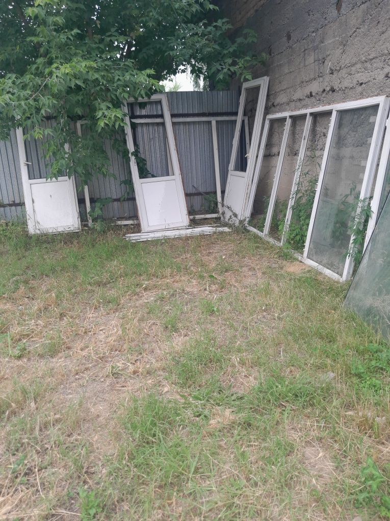 Терезелер әр түрлі размерде