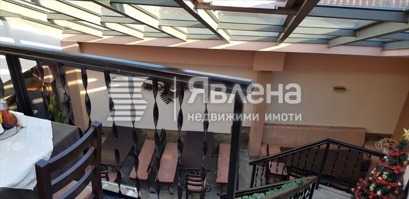 Ресторант и два магазина